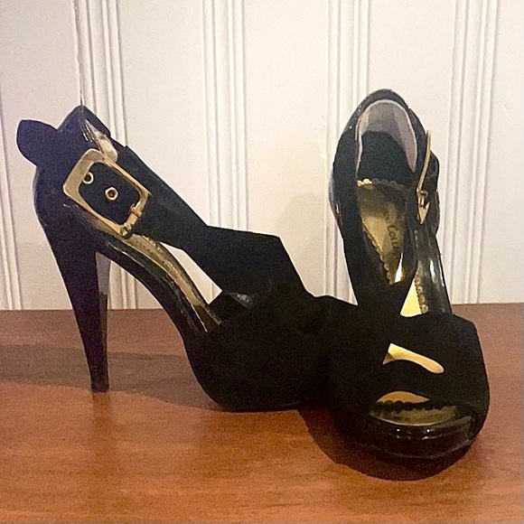 Shoes - 2 for $20 ⭐️Vianni Collection leather upper heels 6